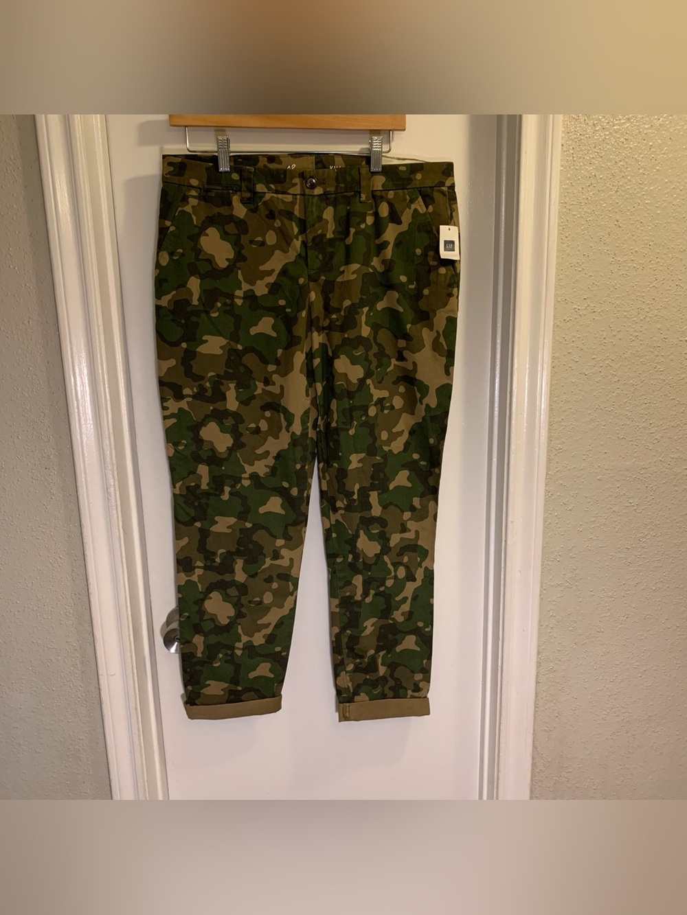 GAP Camo Cargo Pants in Green and Tan Women’s Size 8
